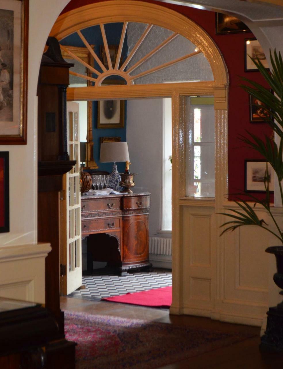 The Arms 3* Listowel