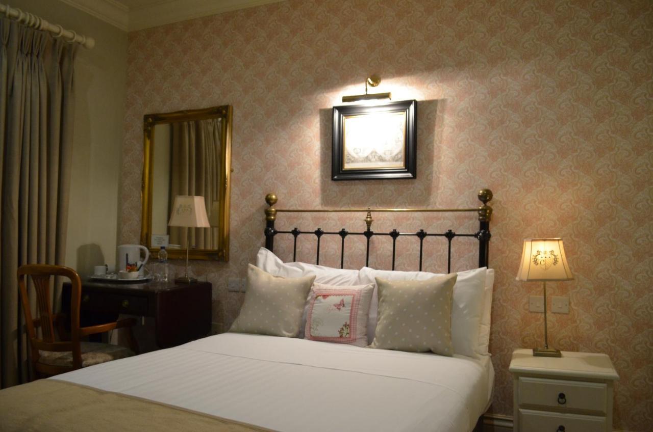 The Arms Hotel