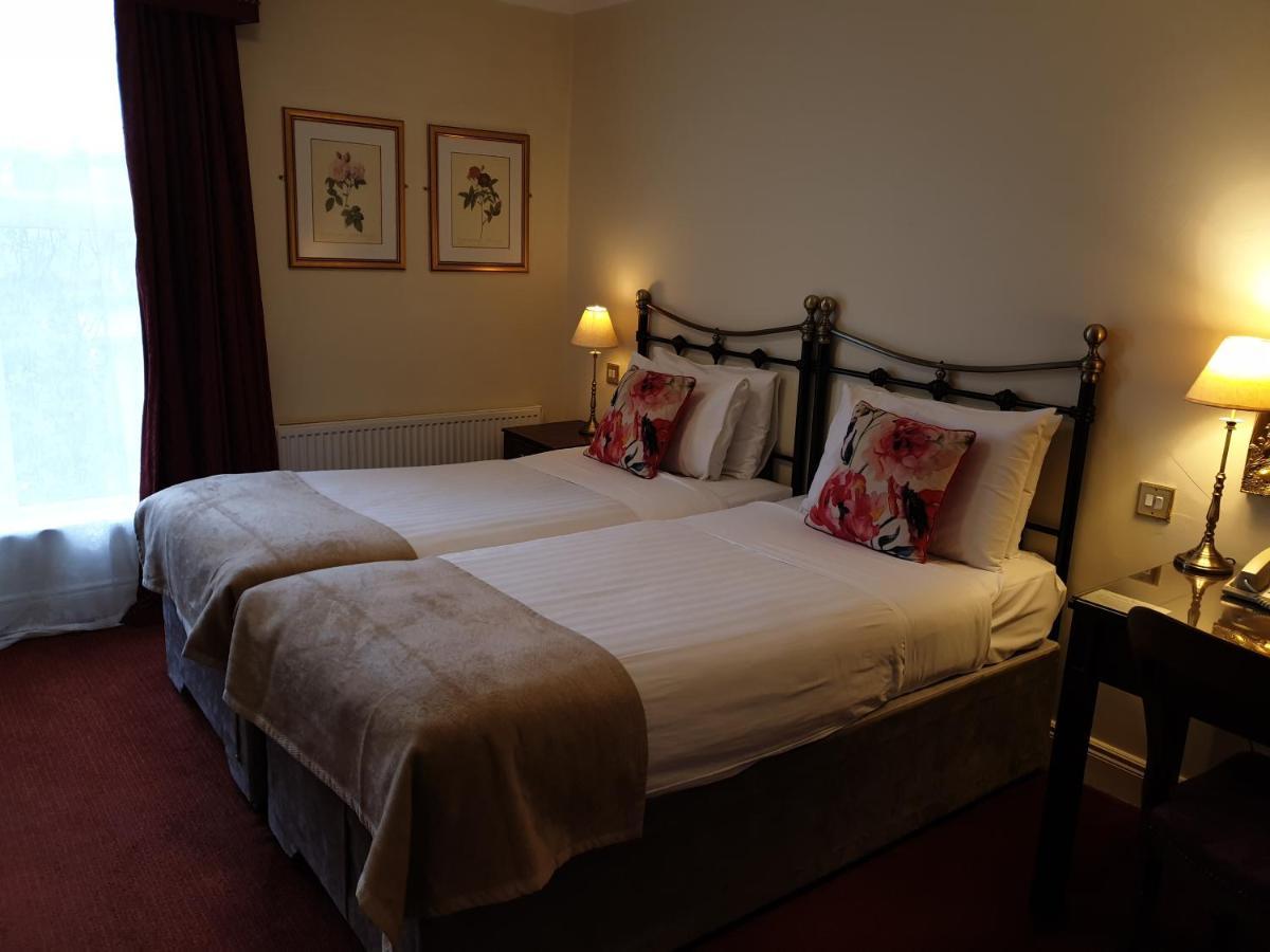 The Arms 3* Listowel